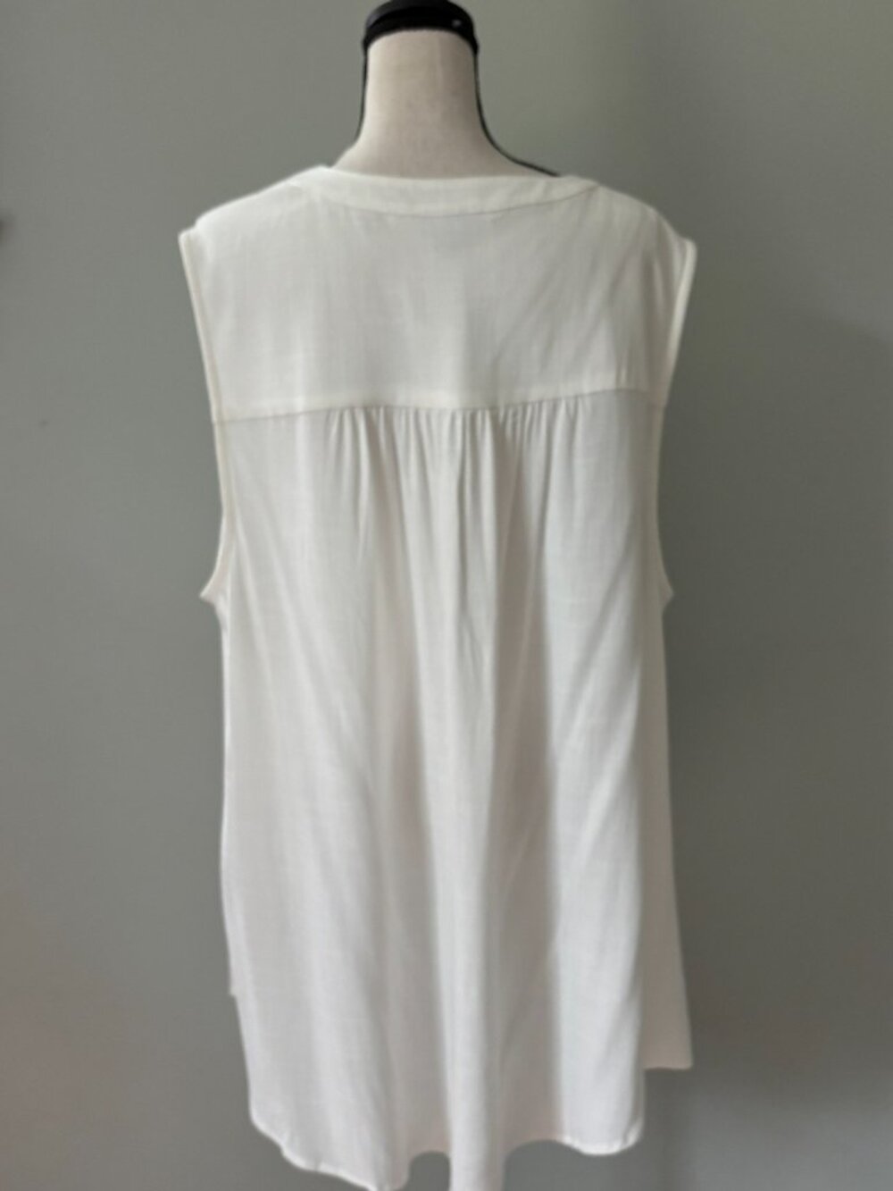 Torrid Harper White Sleeveless Popover Tank Size 3X NWT - Picture 3 of 6